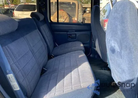 1997 Ford Explorer из США, поврежденный, VIN 1FMDU34X8VZB22571